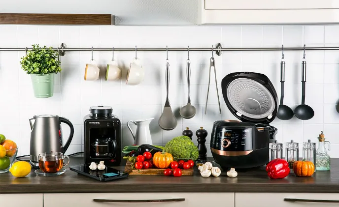 KITCHEN & HOUSEHOLD HELPERS